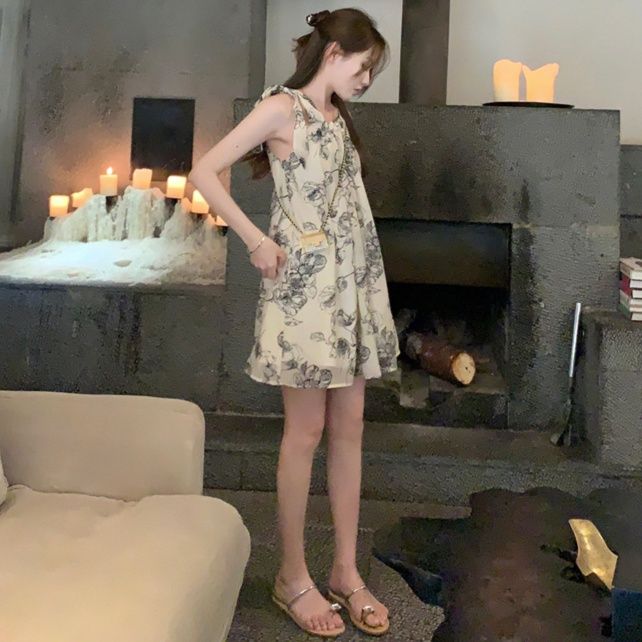 花柄ワンピース 優美な線画花柄ノースリーブワンピース