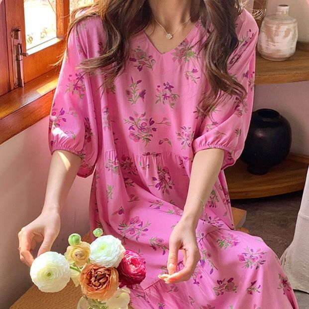 花柄ワンピース 草花舞う優美なロング丈ワンピース