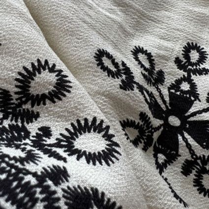 花柄ワンピース 刺繍模様のゆったりキャミワンピース