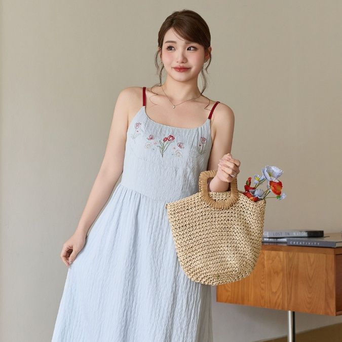 花柄ワンピース 小花刺繍が可愛いナチュラル風キャミソールワンピース