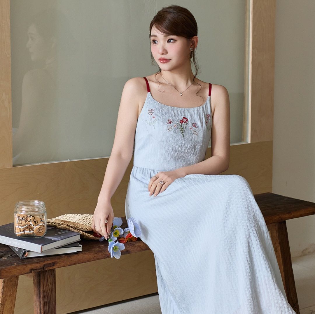 花柄ワンピース 小花刺繍が可愛いナチュラル風キャミソールワンピース