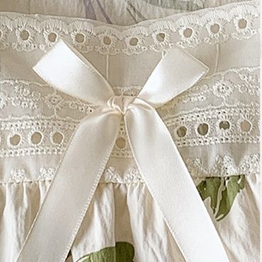 花柄ワンピース 刺繍レース装飾フリル袖花柄ワンピース