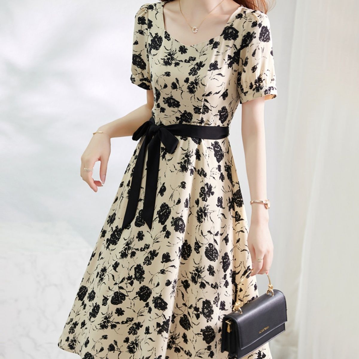 https://fulmo-img-server.com/flowerdress/1756547267770_bkw560sd_jkrx6k6b.jpeg