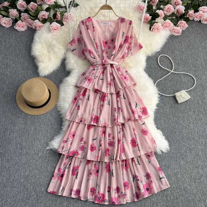 春の訪れを楽しむ!ピンク花柄ドレスおすすめ5選