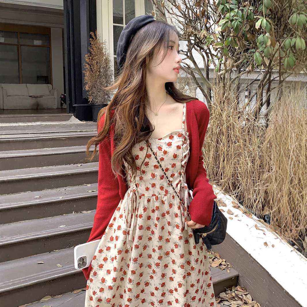 アウターとの重ね着も楽しめる花柄ワンピースおすすめ5選