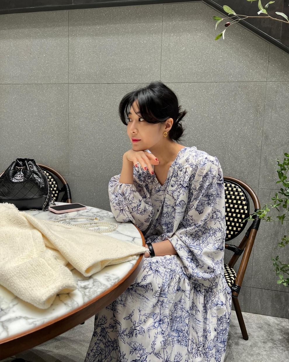 花柄ワンピース 優雅な線描き花柄ロングワンピース