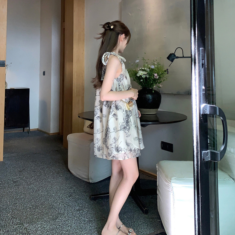 花柄ワンピース 優美な線画花柄ノースリーブワンピース
