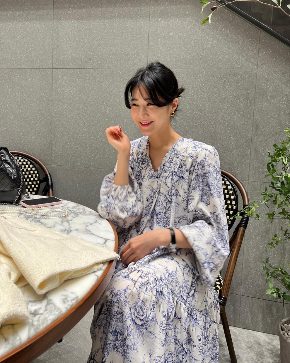 花柄ワンピース 優雅な線描き花柄ロングワンピース