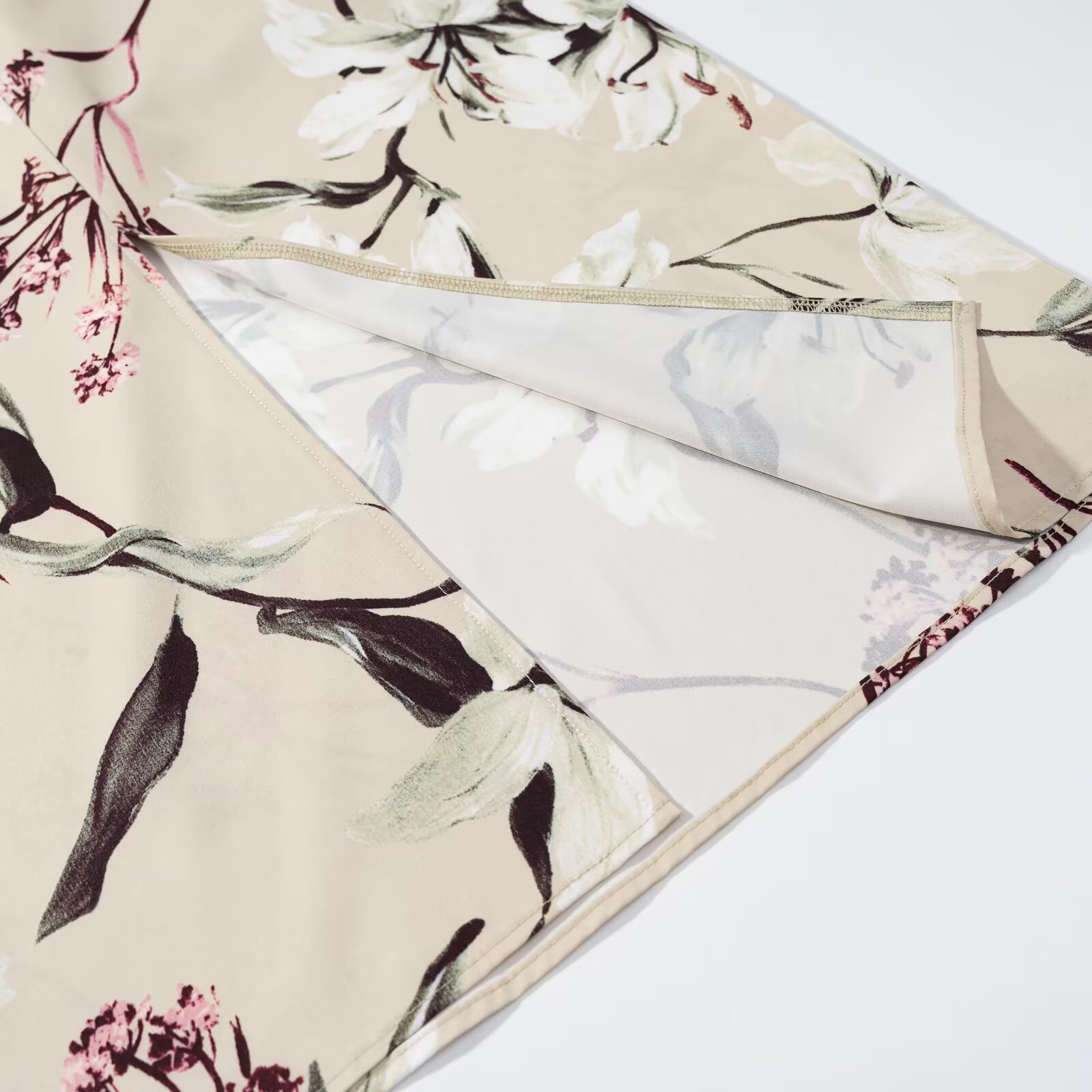 https://fulmo-img-server.com/flowerdress/306b2f51-823c-4769-8274-d3dd888c2780.jpg