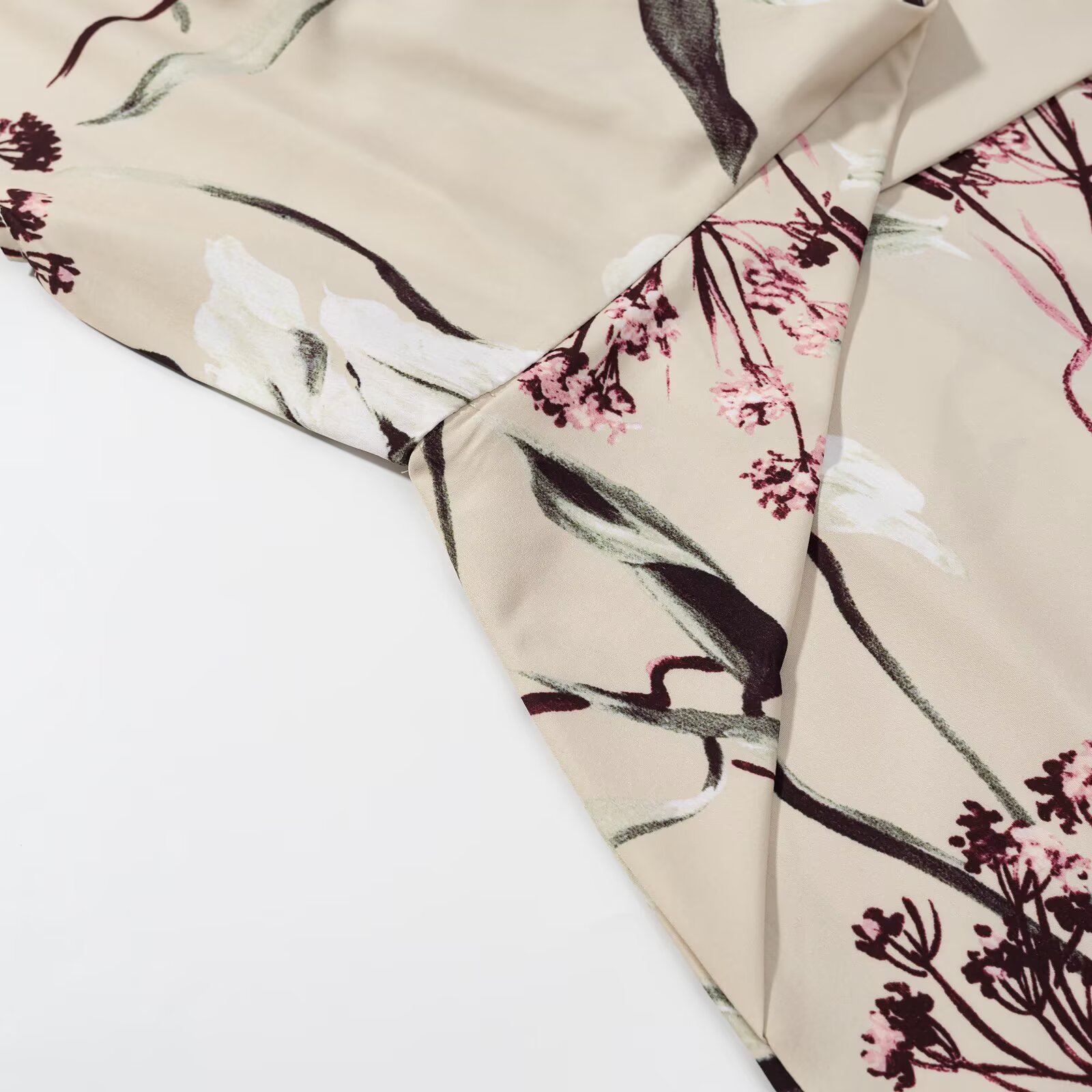 https://fulmo-img-server.com/flowerdress/3d65cd3d-2296-4276-bf78-cd80bd379b81.jpg