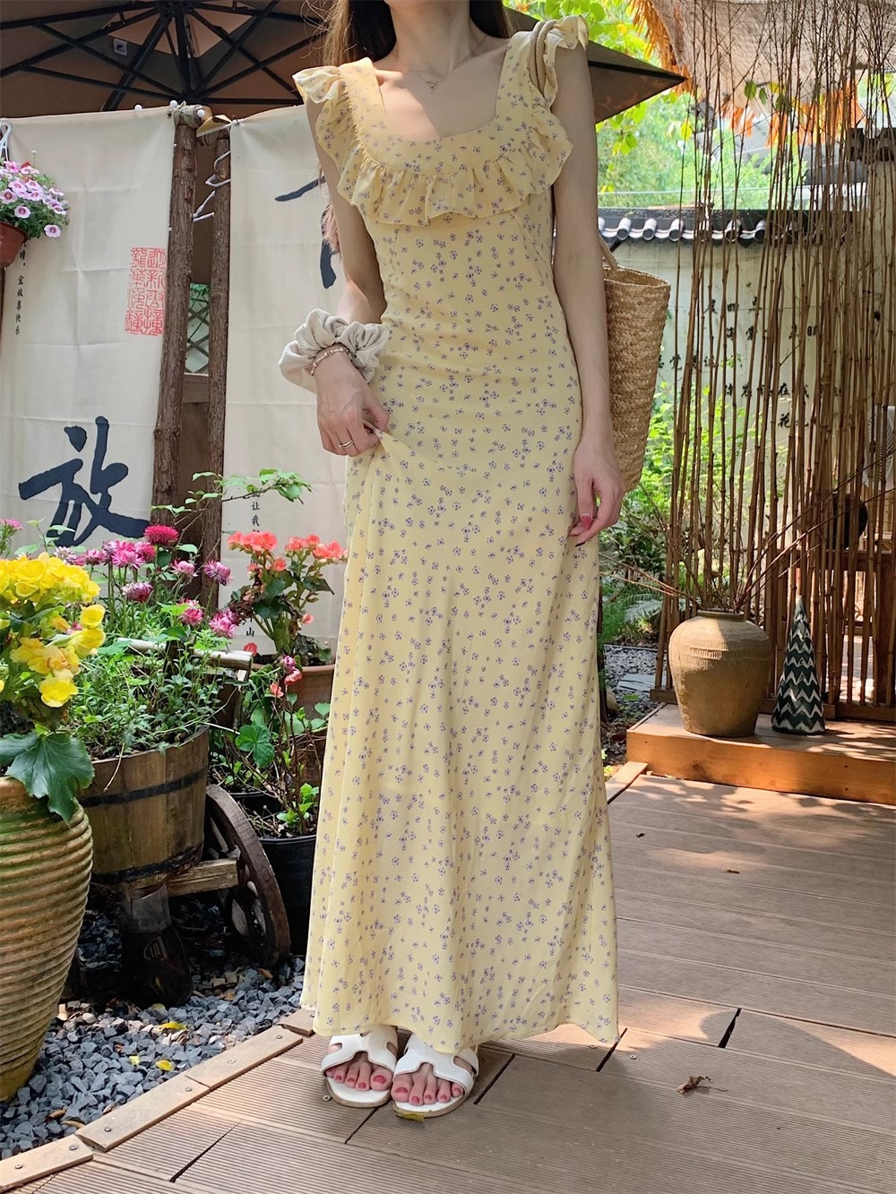 花柄ワンピース 小花柄フリルノースリーブワンピース