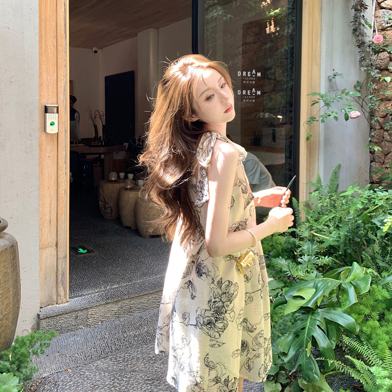 花柄ワンピース 優美な線画花柄ノースリーブワンピース