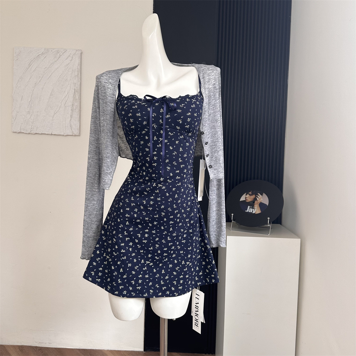 https://fulmo-img-server.com/flowerdress/6fa5482e-e48d-462b-8ae1-e54798b17e04.jpg