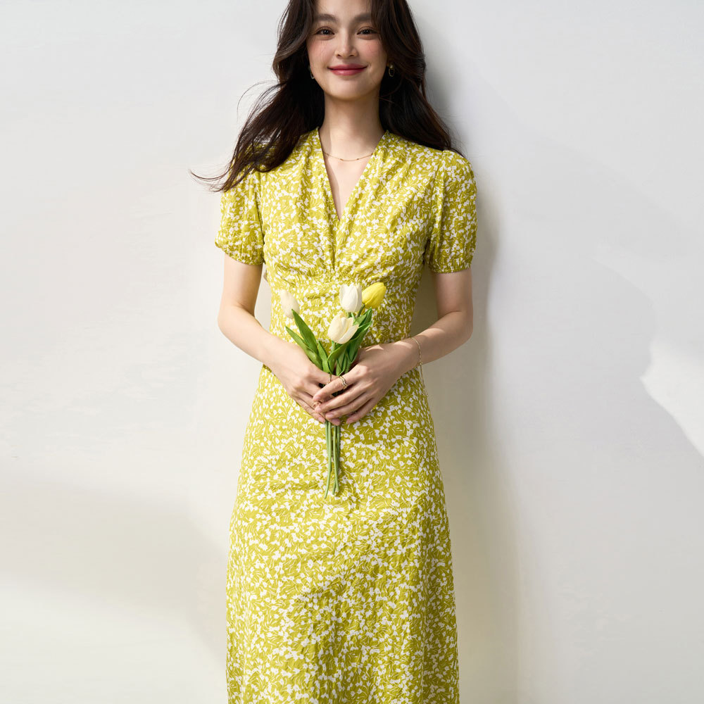 花柄ワンピース 優美な花模様 パフスリーブミディ丈ワンピース