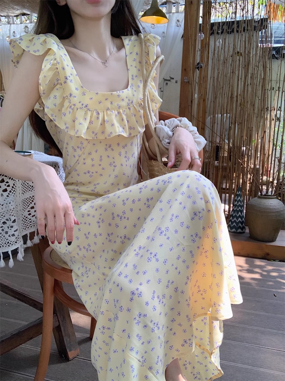 花柄ワンピース 小花柄フリルノースリーブワンピース