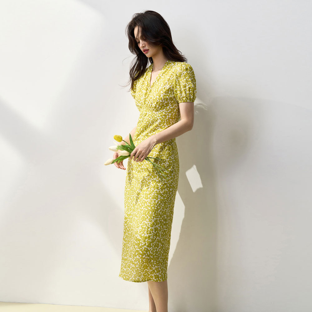 花柄ワンピース 優美な花模様 パフスリーブミディ丈ワンピース