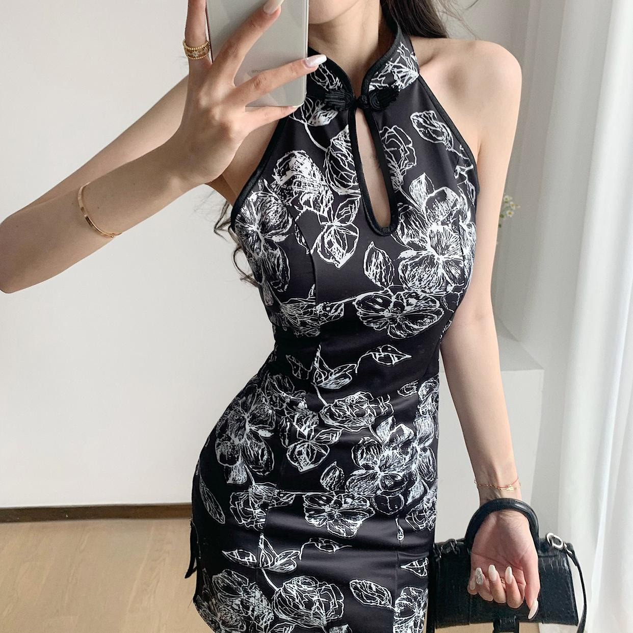 花柄ワンピース 優美な花模様 ホルターネックワンピース