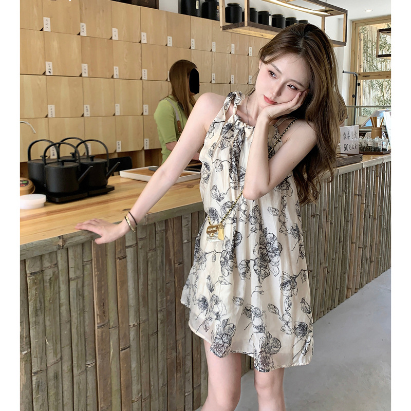 花柄ワンピース 優美な線画花柄ノースリーブワンピース