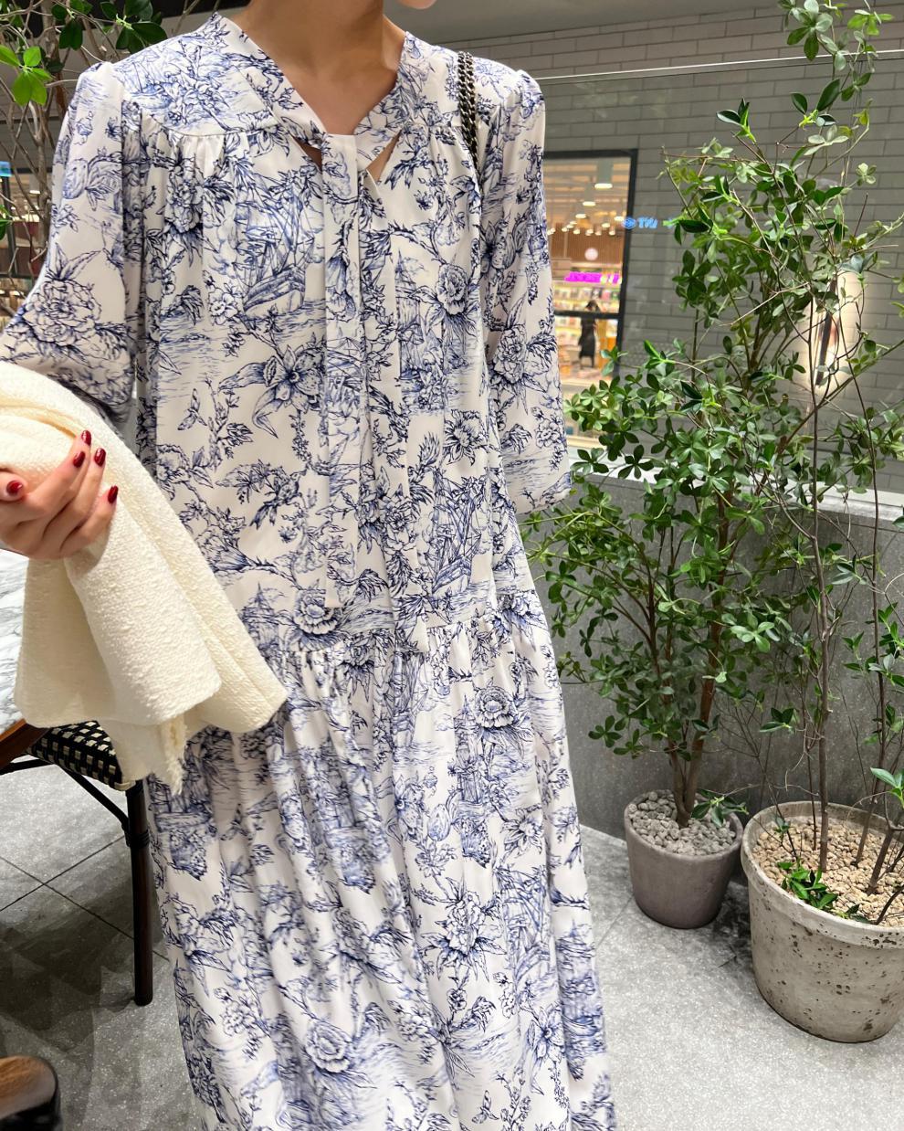 花柄ワンピース 優雅な線描き花柄ロングワンピース