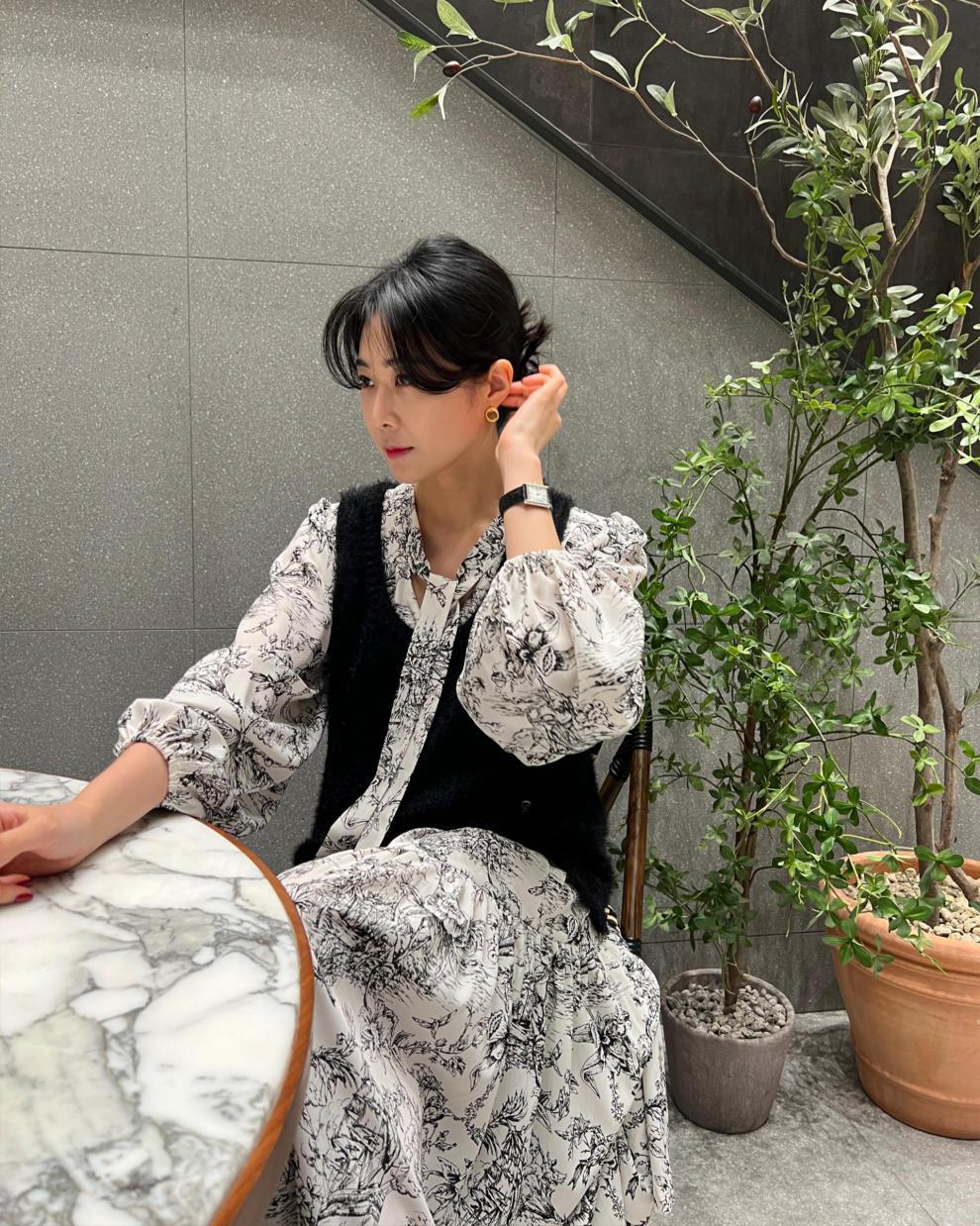 花柄ワンピース 優雅な線描き花柄ロングワンピース