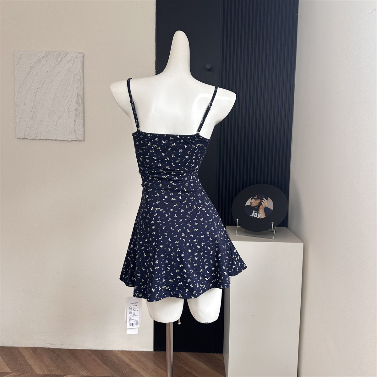 https://fulmo-img-server.com/flowerdress/da5e2003-ad60-47fd-a69a-3597b13297c2.jpg