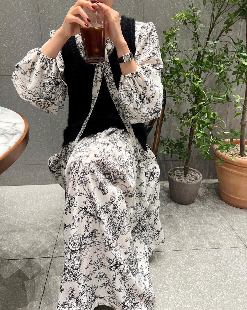 花柄ワンピース 優雅な線描き花柄ロングワンピース