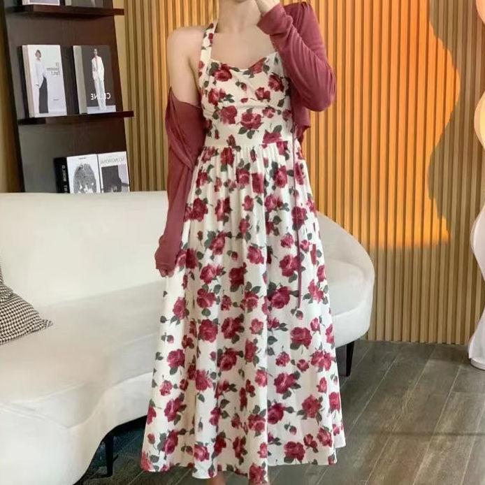 花柄ワンピース 薔薇柄フィット&フレアノースリーブワンピース