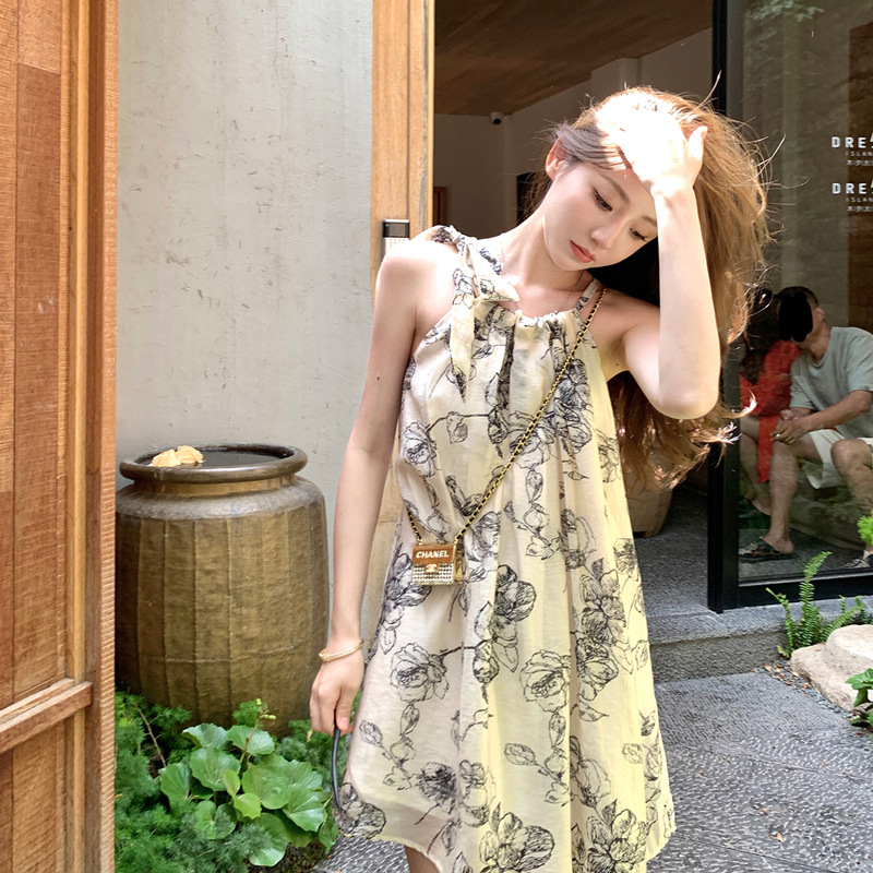 花柄ワンピース 優美な線画花柄ノースリーブワンピース