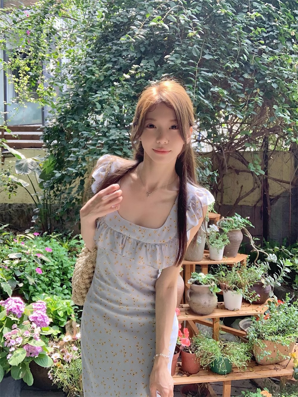 花柄ワンピース 小花柄フリルノースリーブワンピース