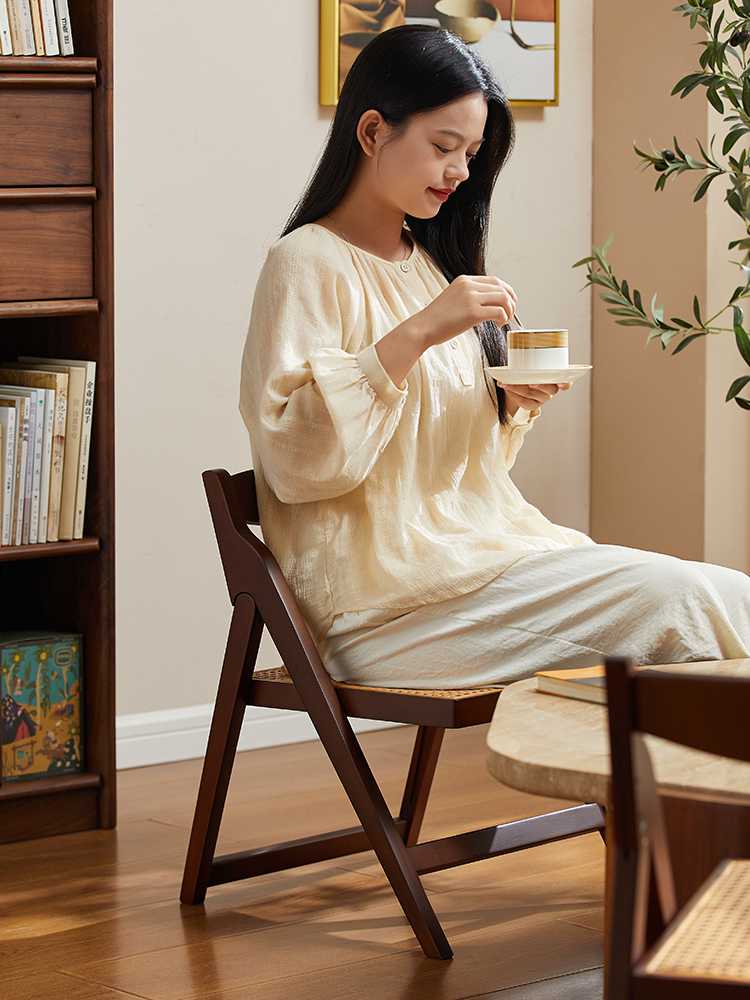 ナチュラル空間を演出！おしゃれで軽やかなラタン調折りたたみ椅子おすすめ5選