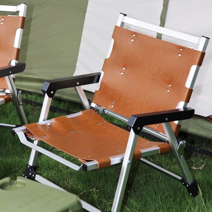 アルミ合金フレーム　PUレザー張り折りたたみ椅子