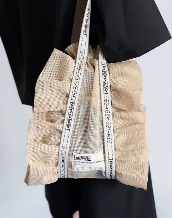 フリルロゴテープ付き巾着型ショルダーバッグ