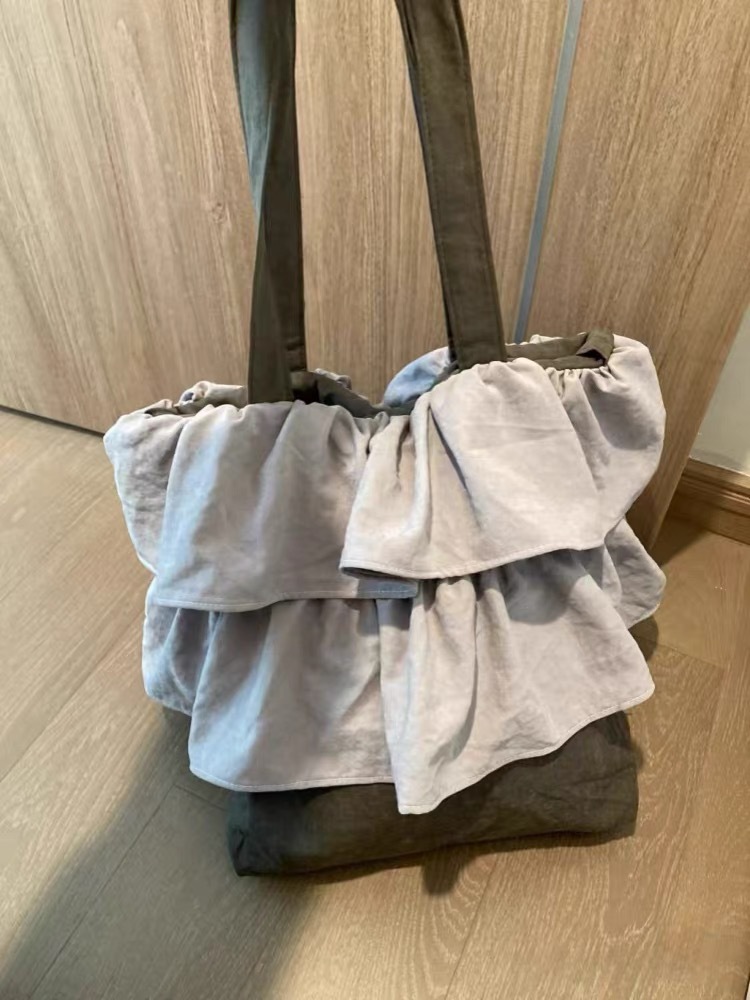 二段重ね肩掛けフリルトートバッグ