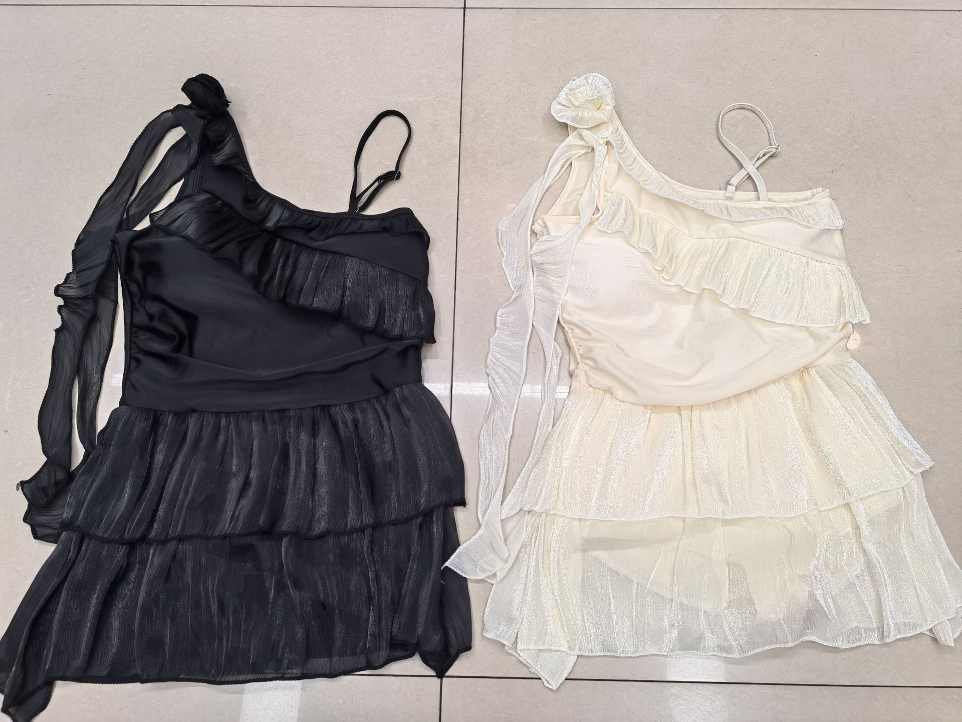 肩リボン付きワンショルダーティアードフリル水着