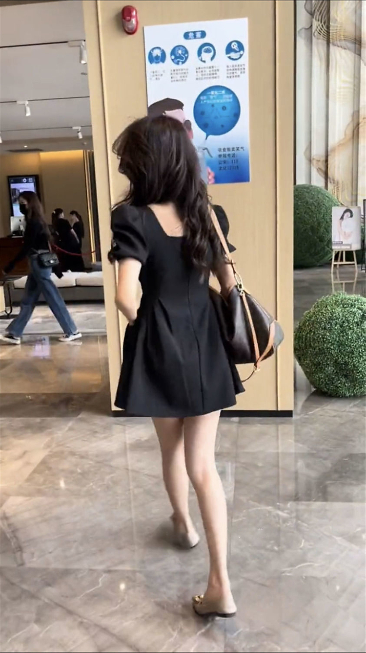 パフスリーブフリルミニワンピース