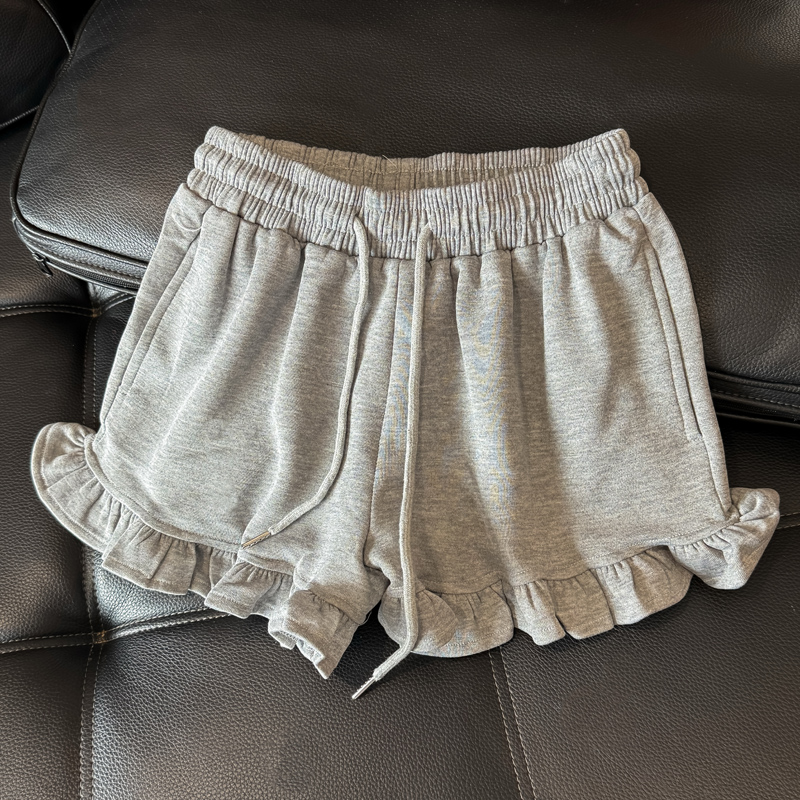 裾フリルリラックスショートパンツ