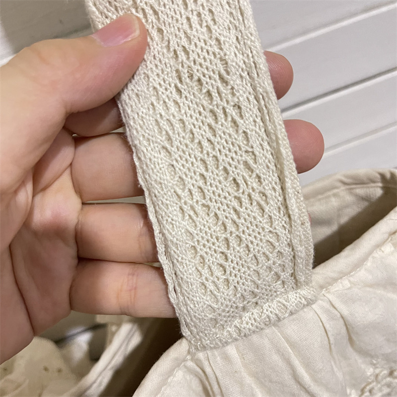 フリルバッグ幾重にも重なる刺繍レースフリルの縦型手提げ