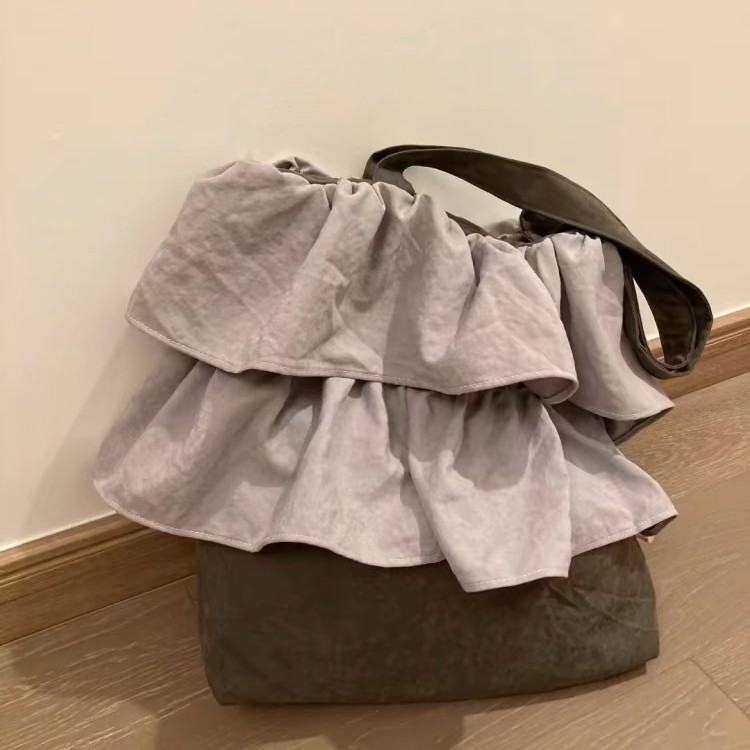 二段重ね肩掛けフリルトートバッグ