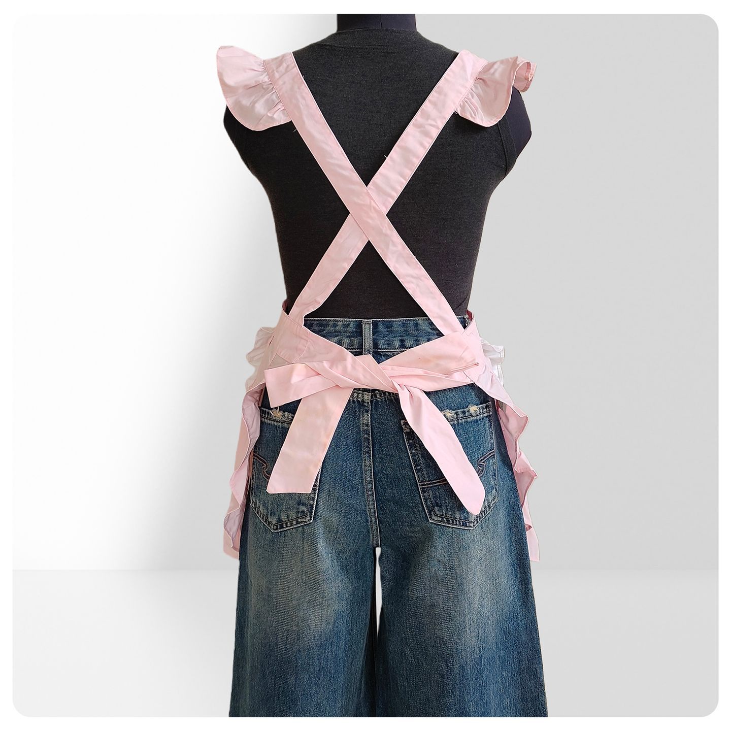 フリルエプロン可憐な大きめリボンと贅沢姫系