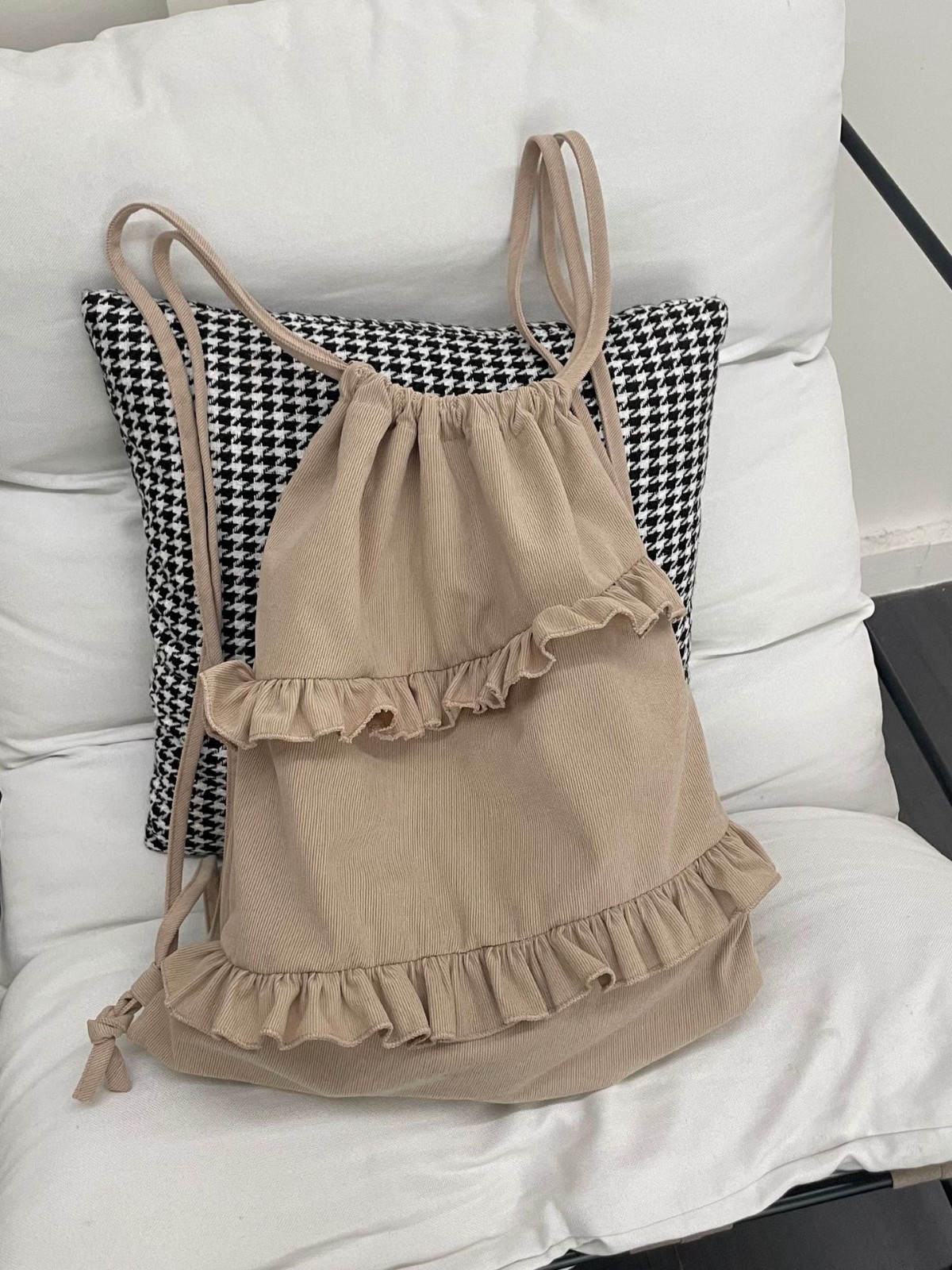 フリルバッグふんわりフリル巾着型