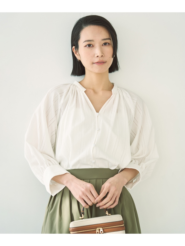 フリルブラウス 胸元フリル優美ブラウス