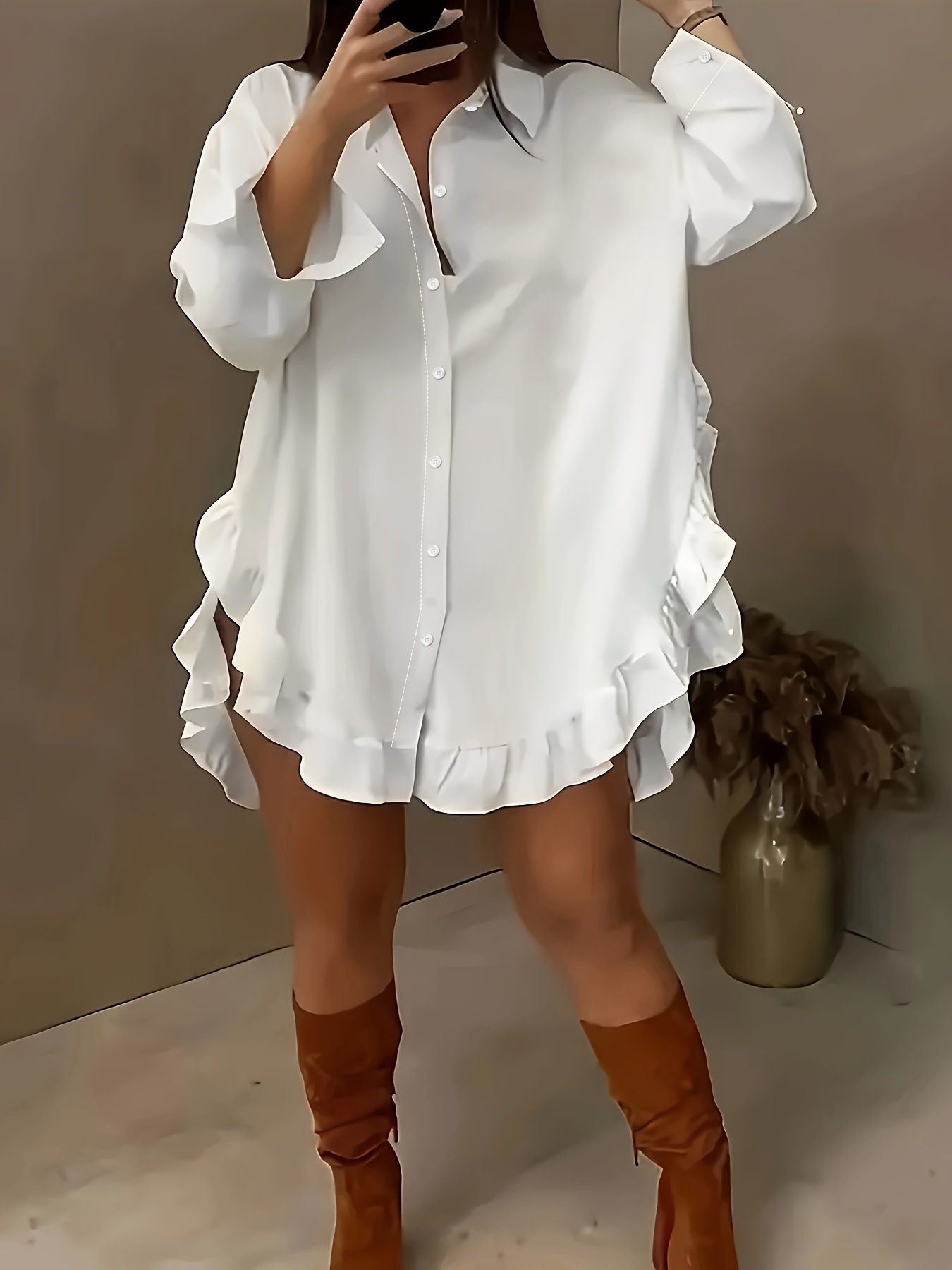 裾フリルが揺れる大人かわいいフリルブラウス