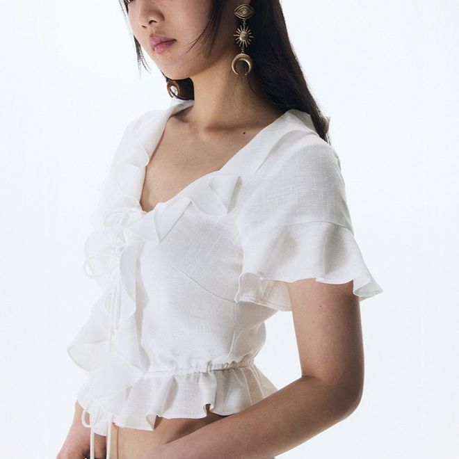 フリルブラウス 優美フリル裾ショートブラウス
