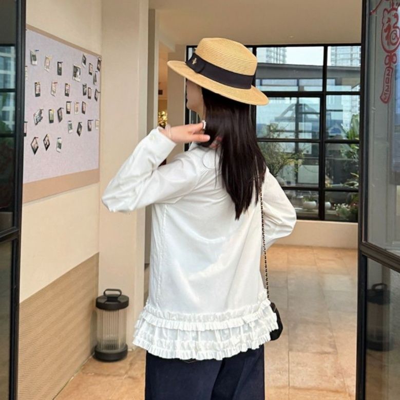 フリルブラウス 優美な裾フリルブラウス
