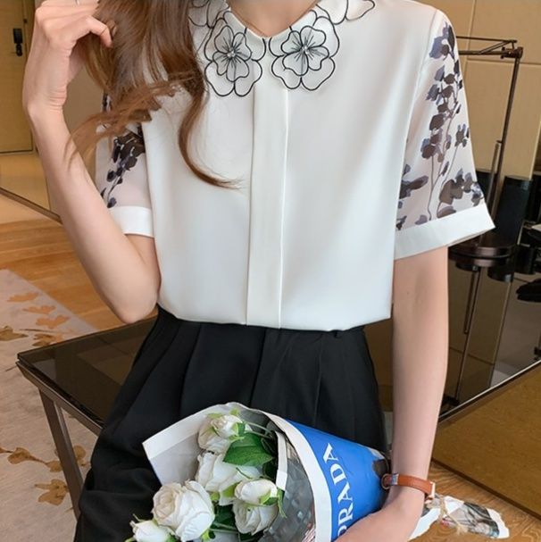 フリルブラウス お花モチーフ付き襟フリルブラウス