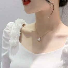 フリルブラウス 花びら肩フリルスクエアネックトップス