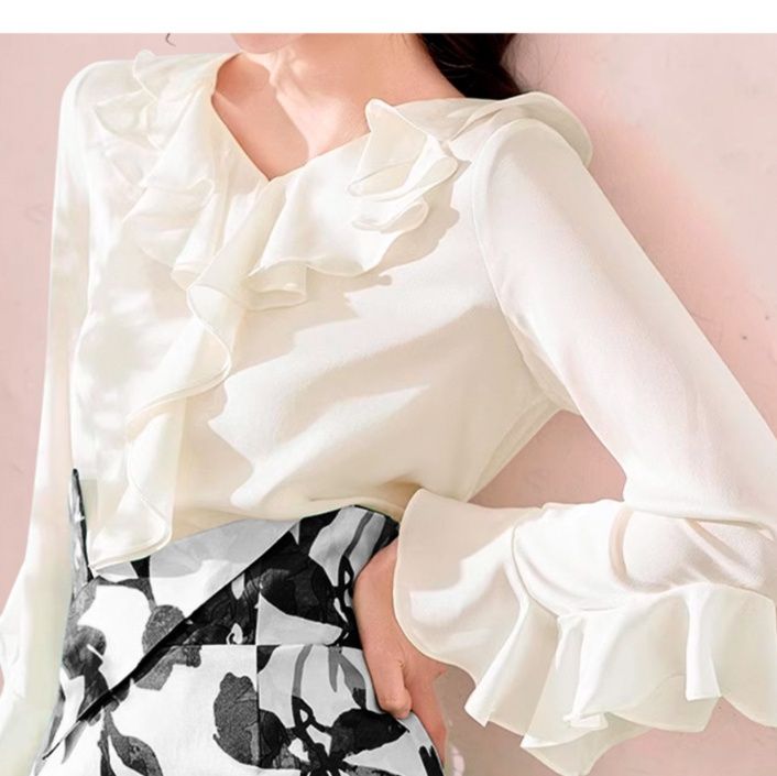 フリルブラウス 華やかフロントフリル袖