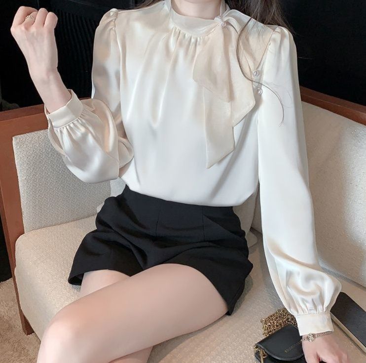 フリルブラウス 首元フリル付きパフスリーブブラウス