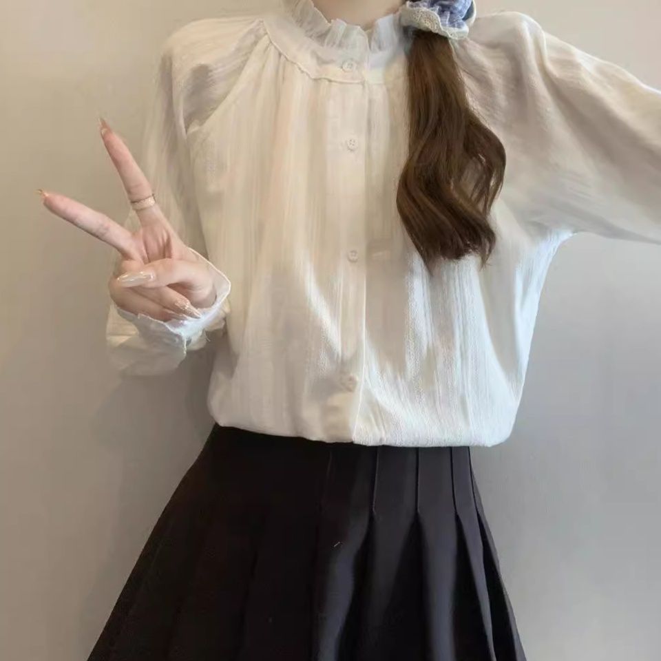 フリルブラウス 繊細な襟フリルが可憐な長袖ブラウス
