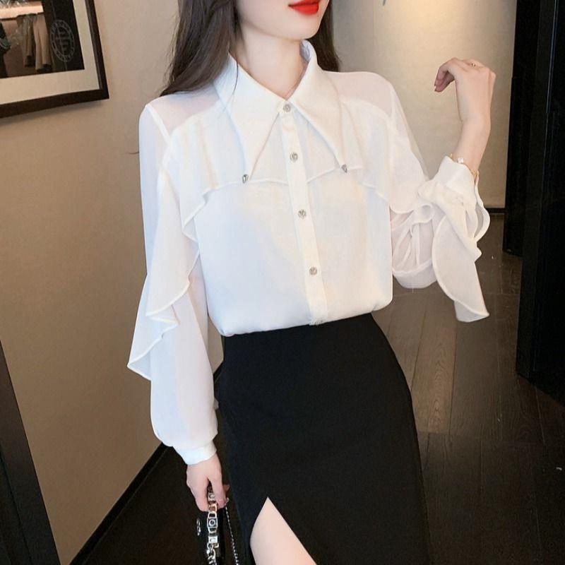 フリルブラウス 優雅な肩掛けフリルと袖フリルが魅力のブラウス